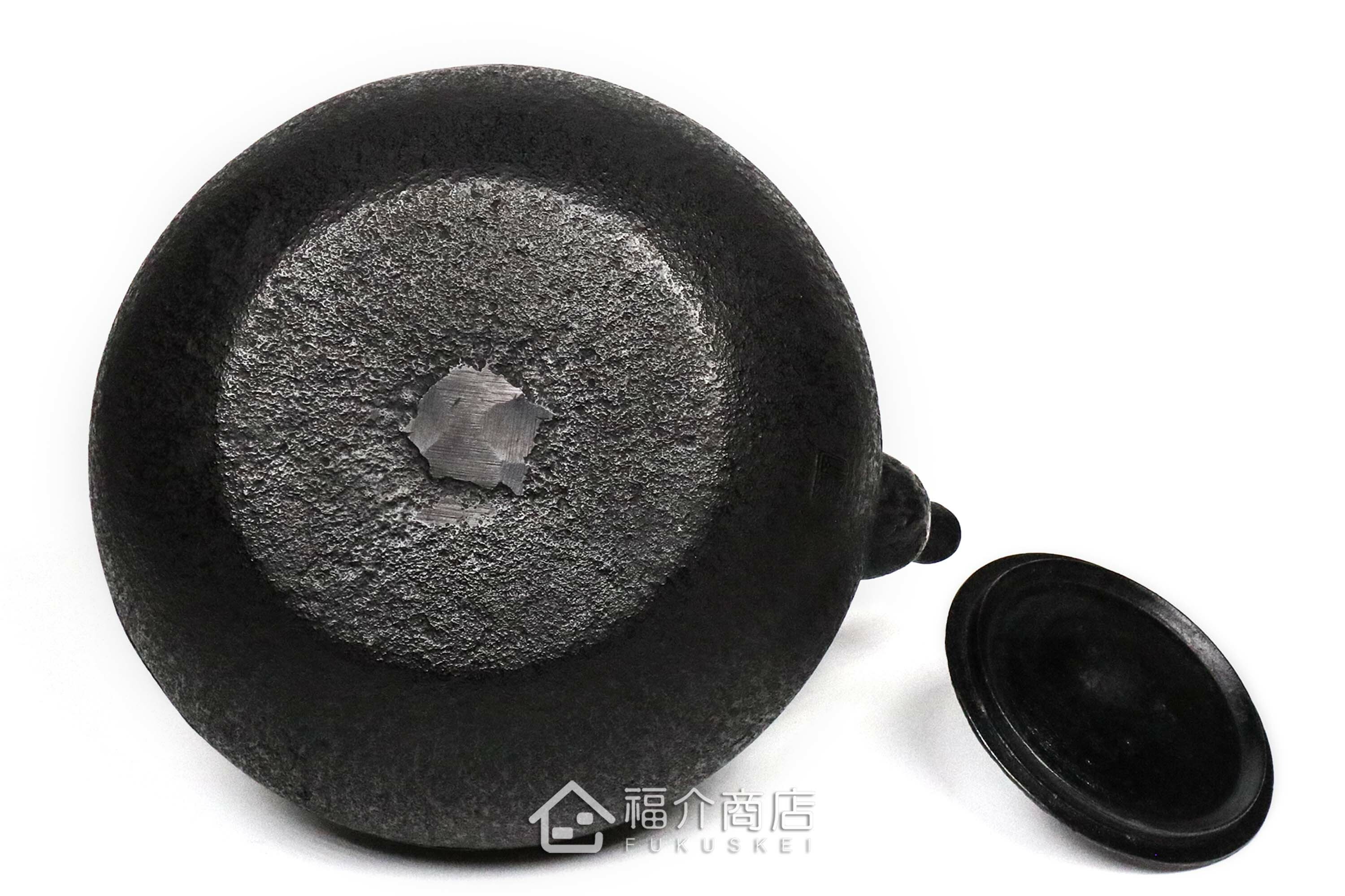 薰山工房所製作煮水泡茶用的鐵壺