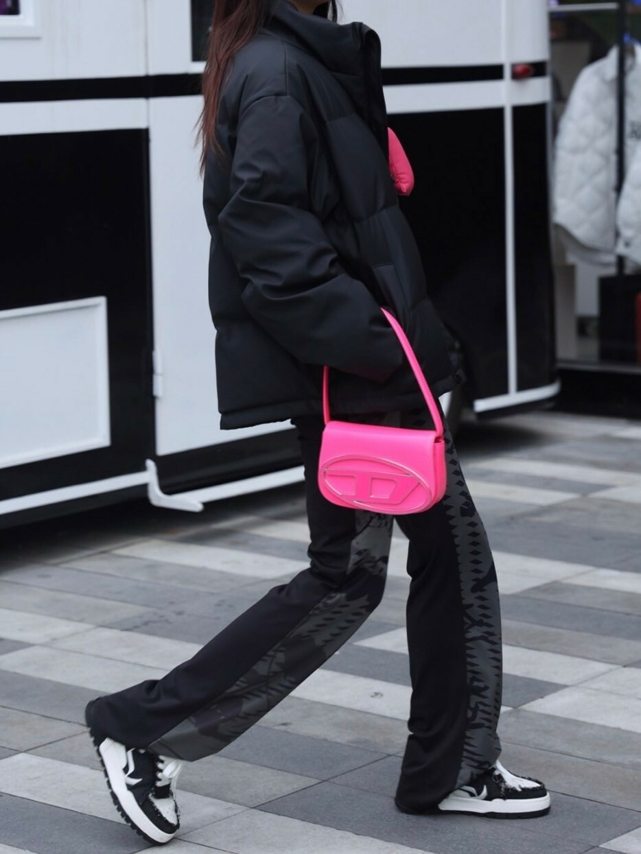 DIESEL 粉色D Logo包 BLACKPINK配色