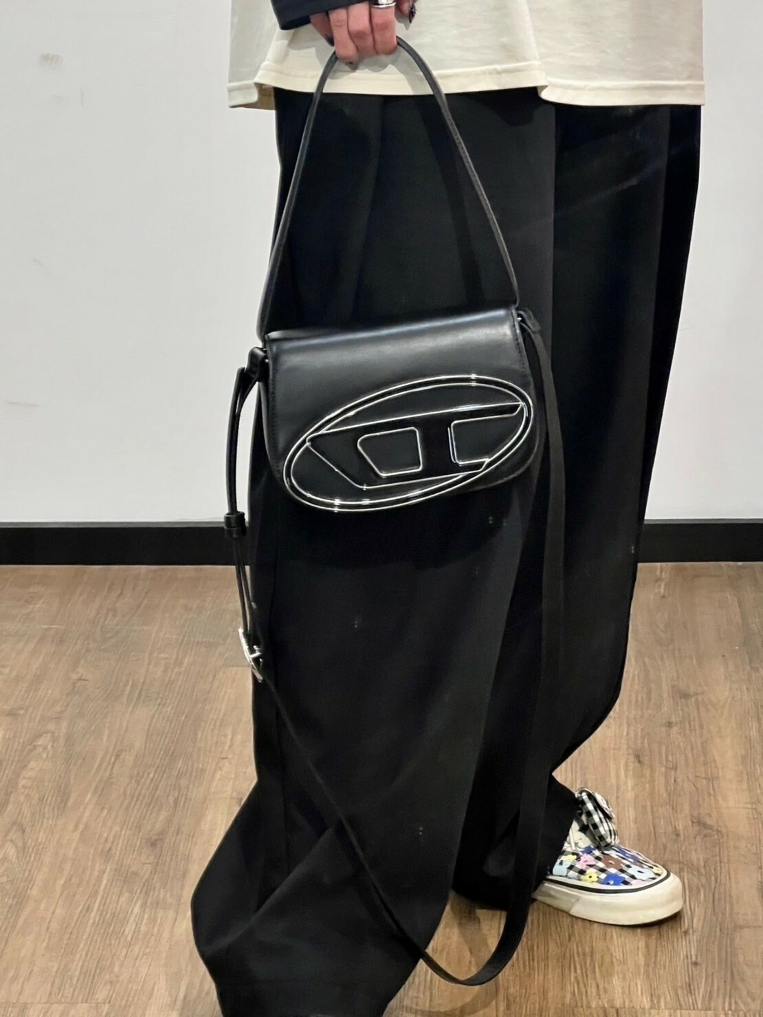 DIESEL 經典三色 爆款D Logo包 黑/白/銀 Y2K