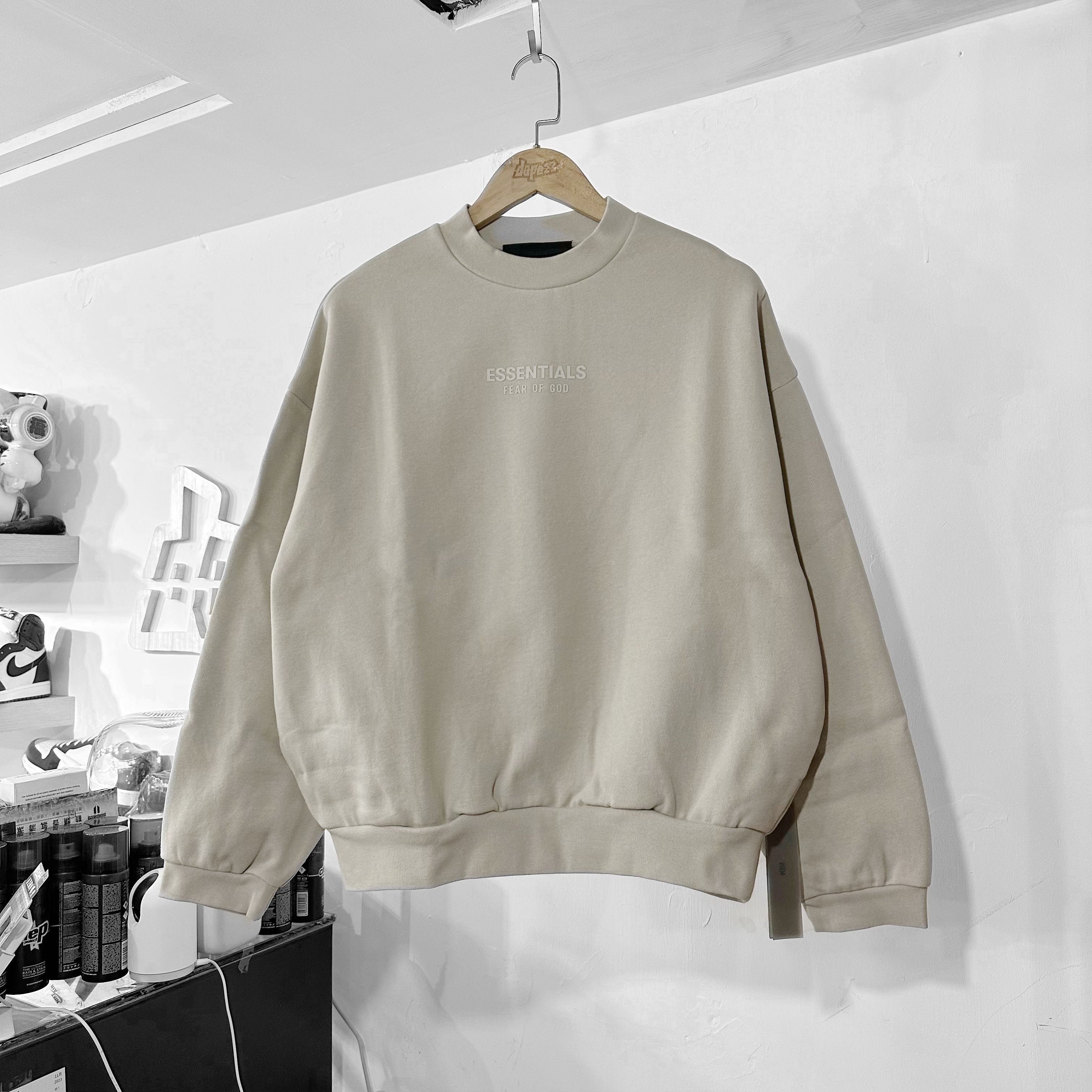 Fear Of God Essentials FW23 Crewneck Silver Cloud 沙色