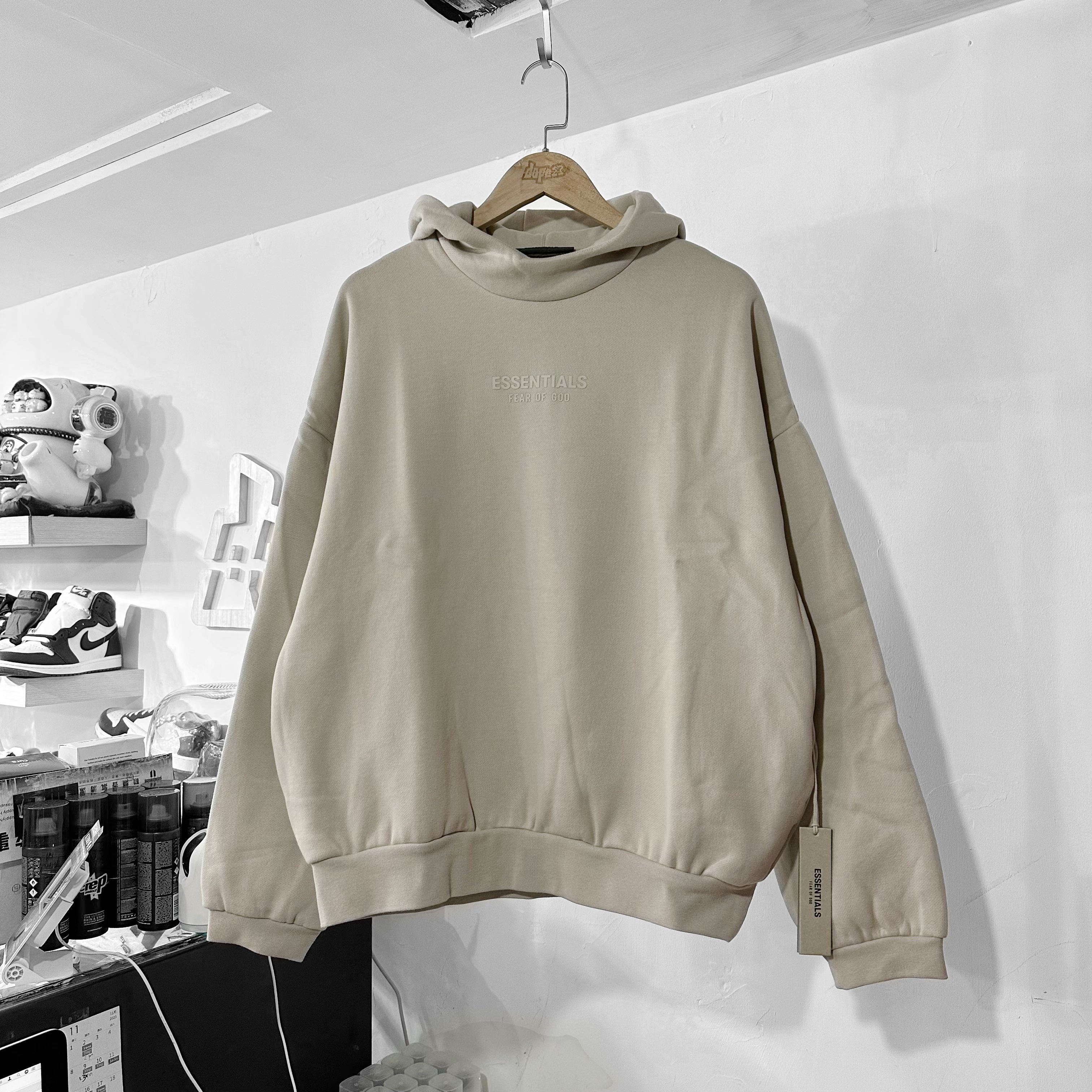 Fear Of God Essentials FW23 Hoodie Silver Cloud 沙色