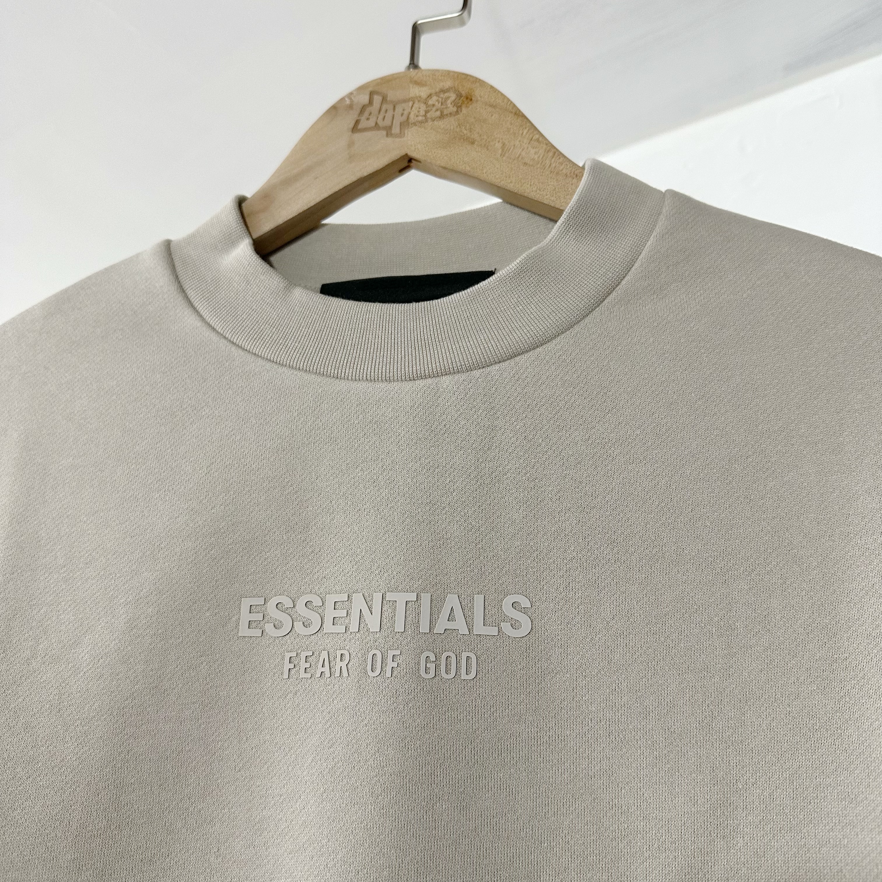 Fear Of God Essentials FW23 Crewneck Silver Cloud 沙色