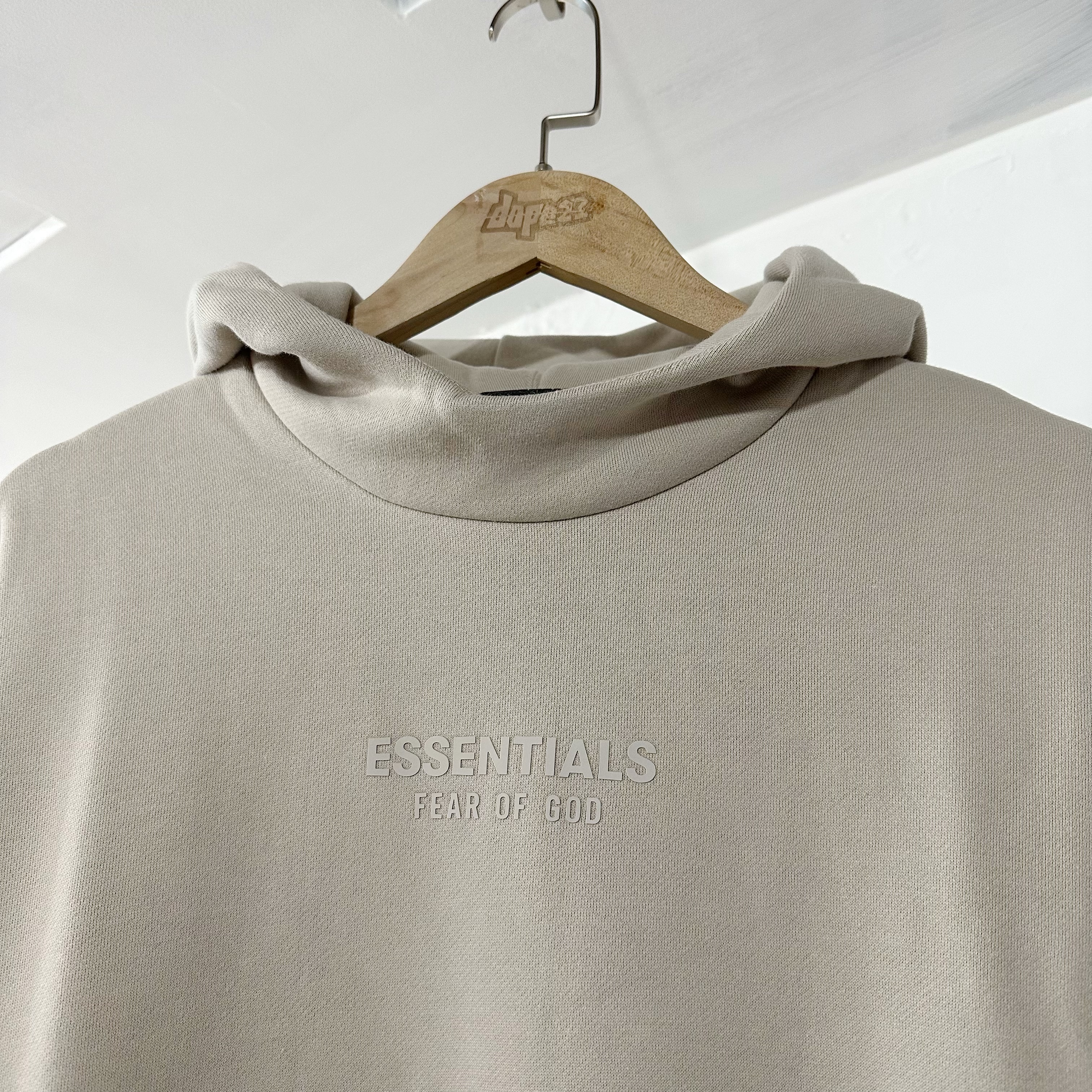 Fear Of God Essentials FW23 Hoodie Silver Cloud 沙色
