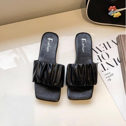 Flat beach flip flops
