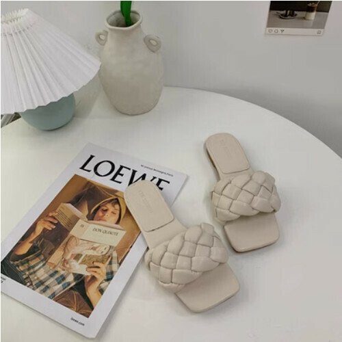 Square toe braided slippers