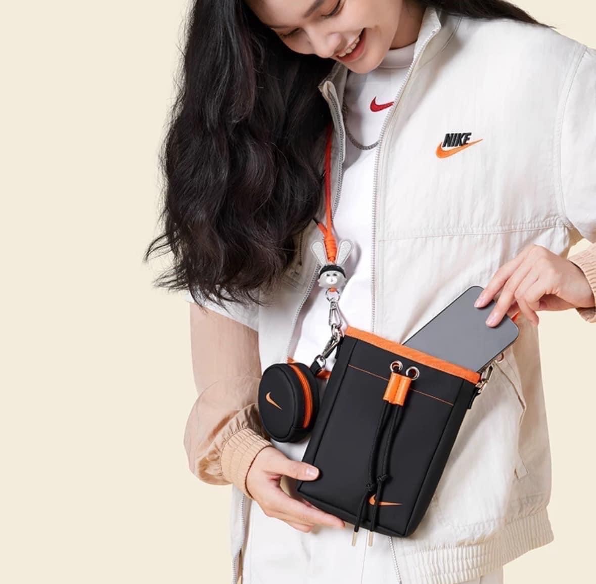 【APAIR】預購 國外限定 Nike 小兔 隨身包套組 方包+零錢小包