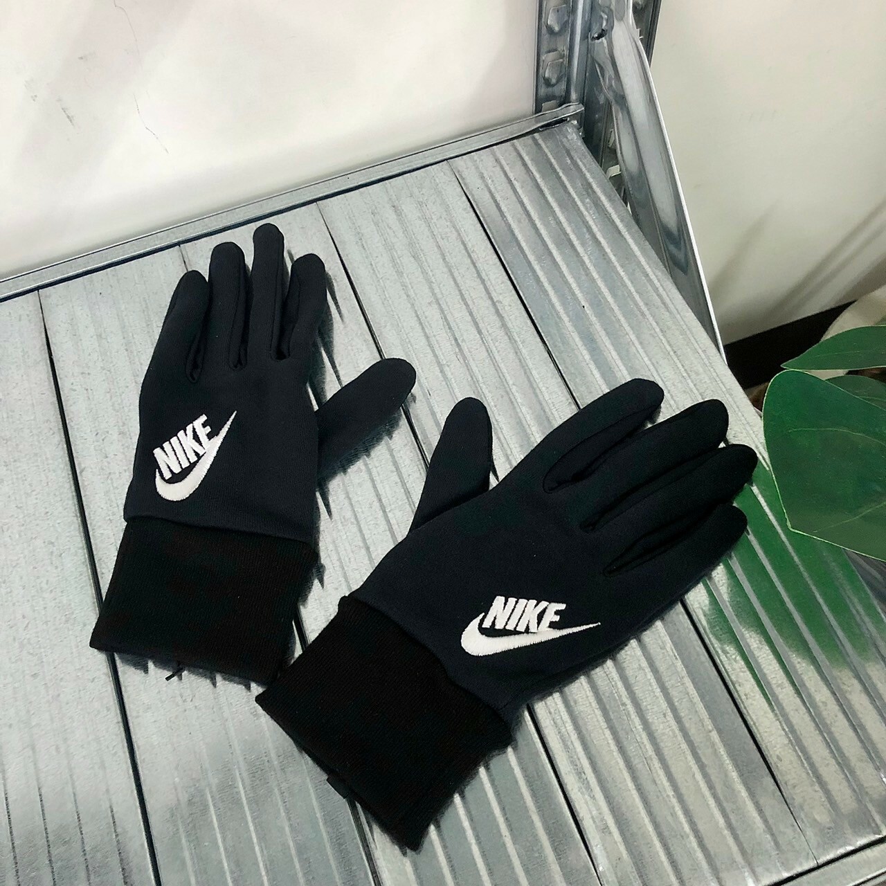 Nike Club Fleece手套 DX7060-010