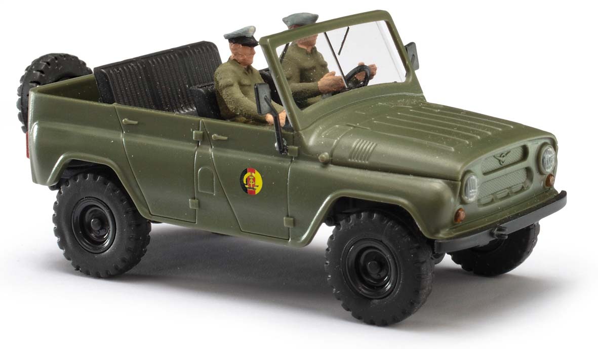Busch 52113 HO規 UAZ 469 mit Fahrer, NVA 軍用吉普車