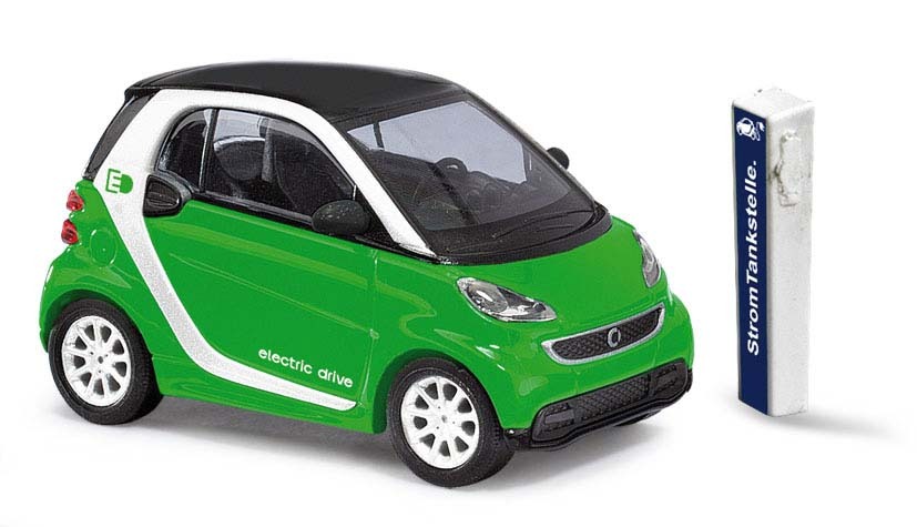 Busch 46225 HO規 Smart Fortwo Coupe Electric 附充電樁