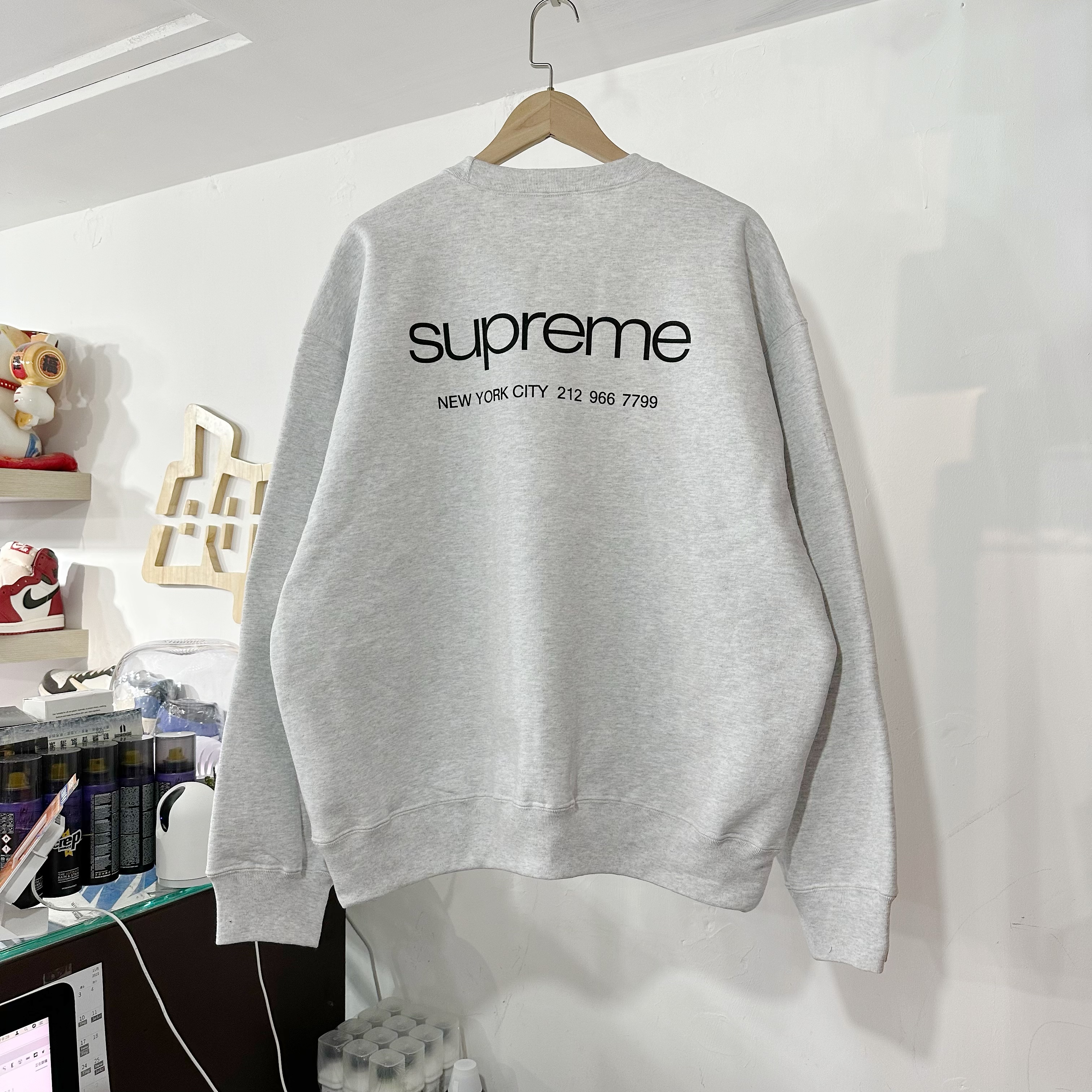 Supreme  FW23 NYC Crewneck Ash Grey