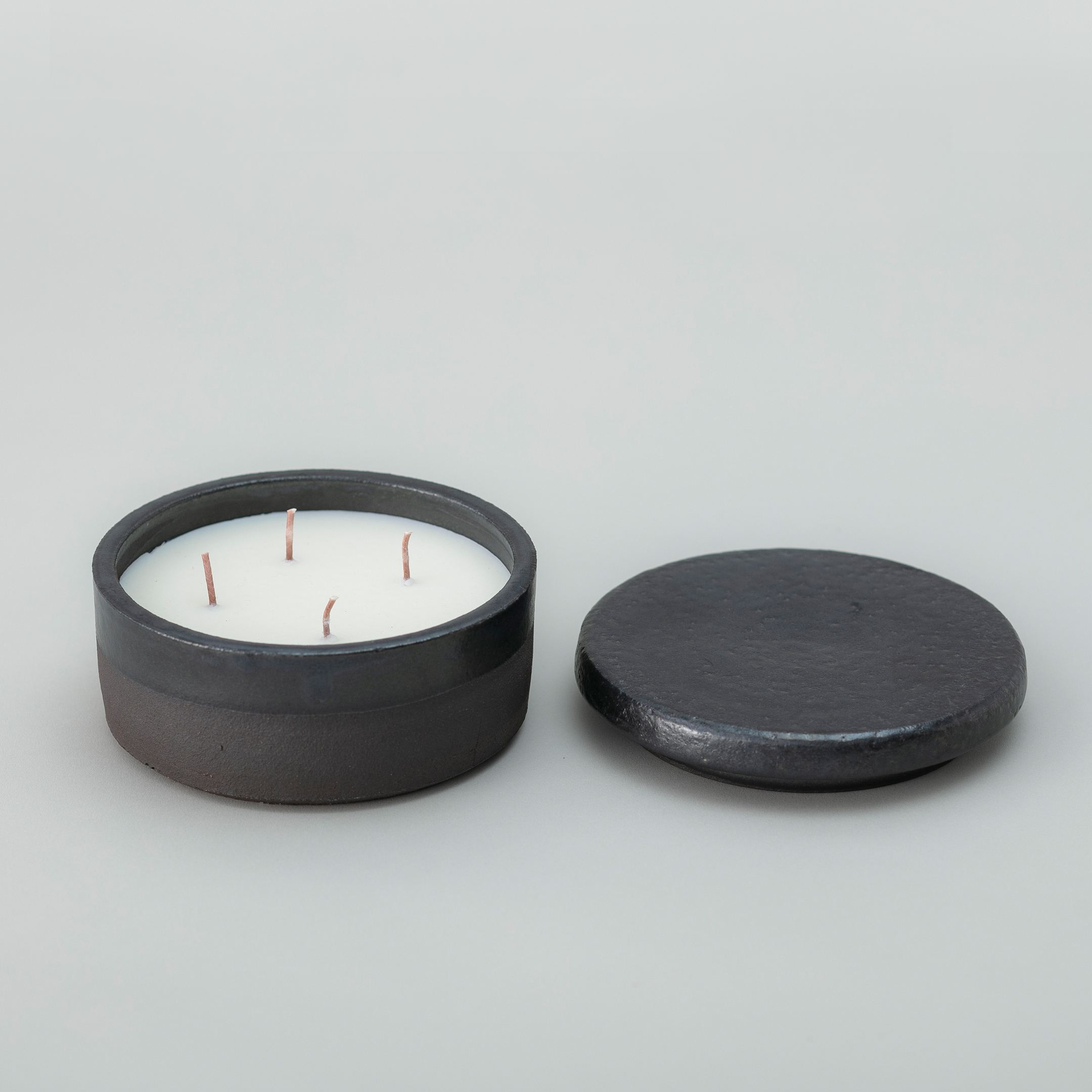 WAKS 手製粗陶工藝系列四燭芯香氛蠟燭黑瓶-琥珀