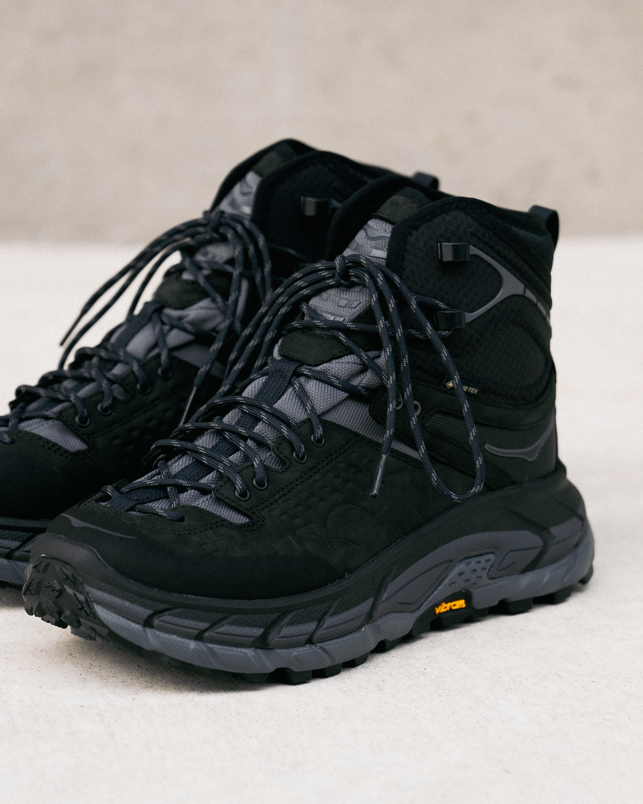 Hoka one one tor outlet ultra hi all black