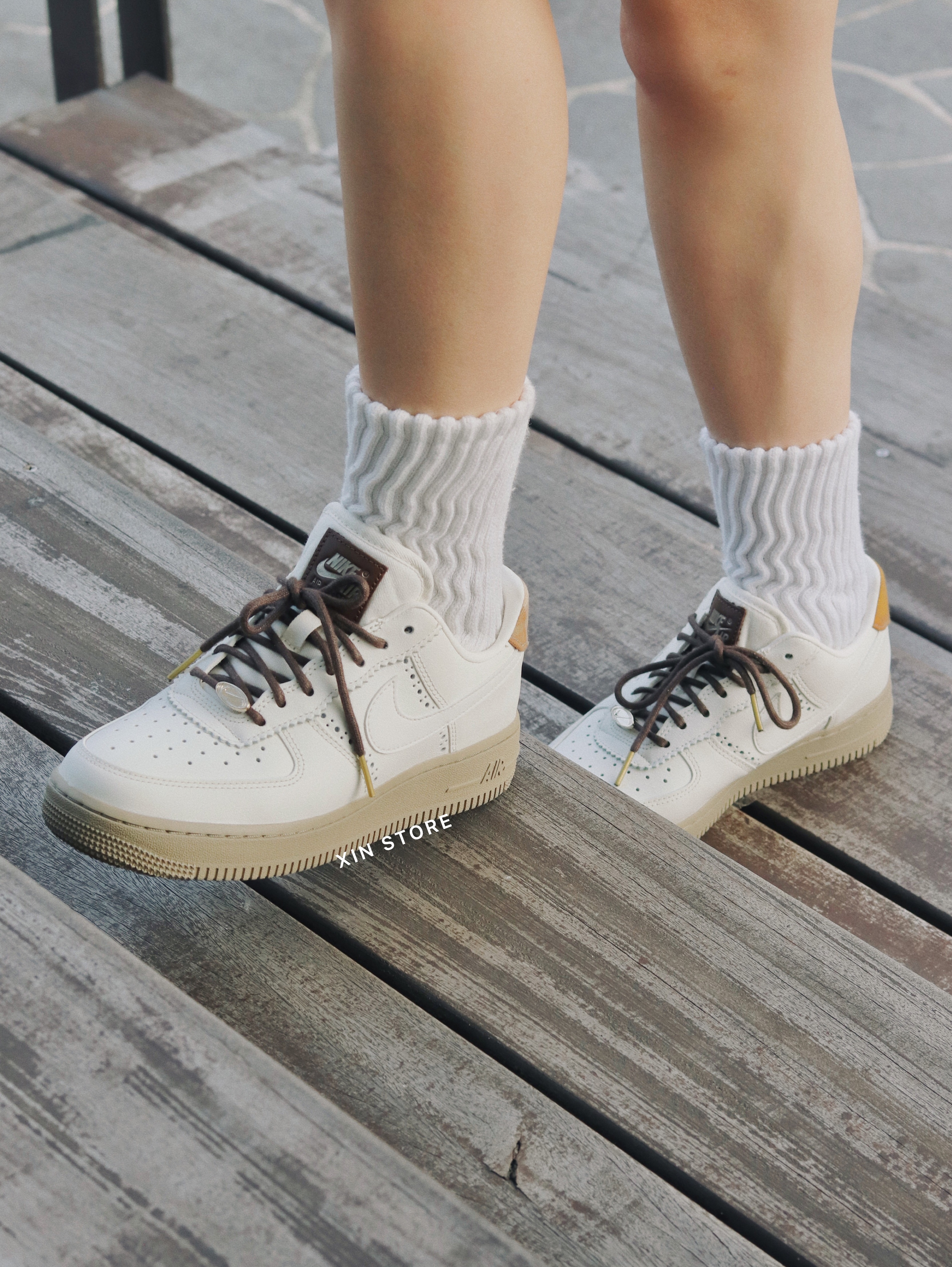 Nike W Air Force 1 07 LX Brogue Sail 低筒雕花牛津格紋復古白棕