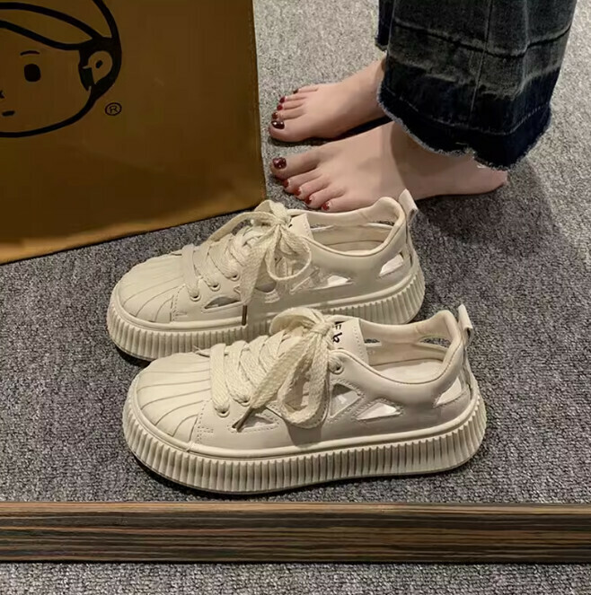 Breathable sneakers