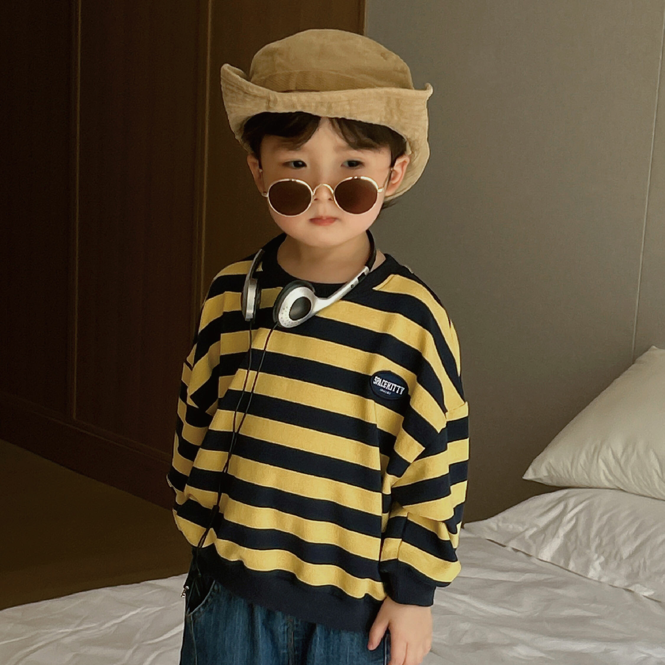 【H35219】撞色條紋字母布標圓領上衣