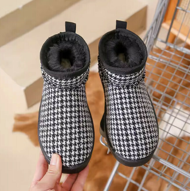 Snow boots