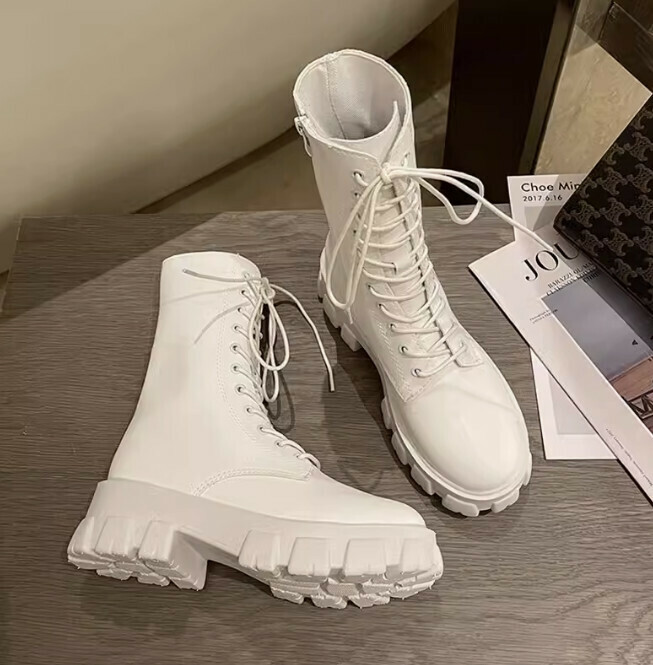 Thick-soled lace-up booties