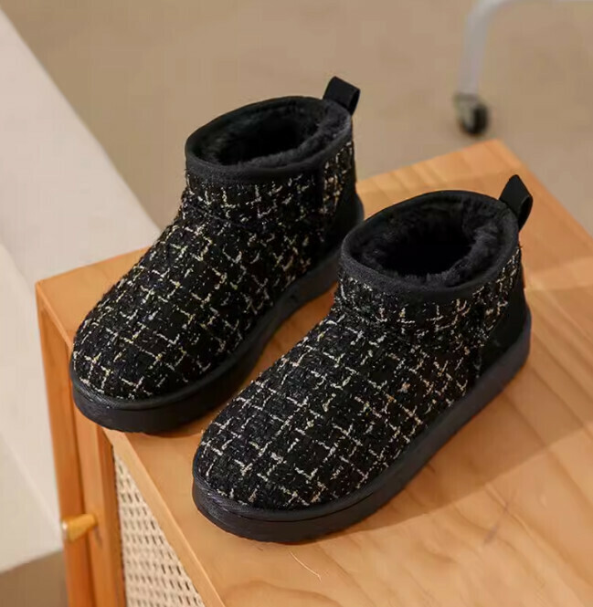 Snow boots