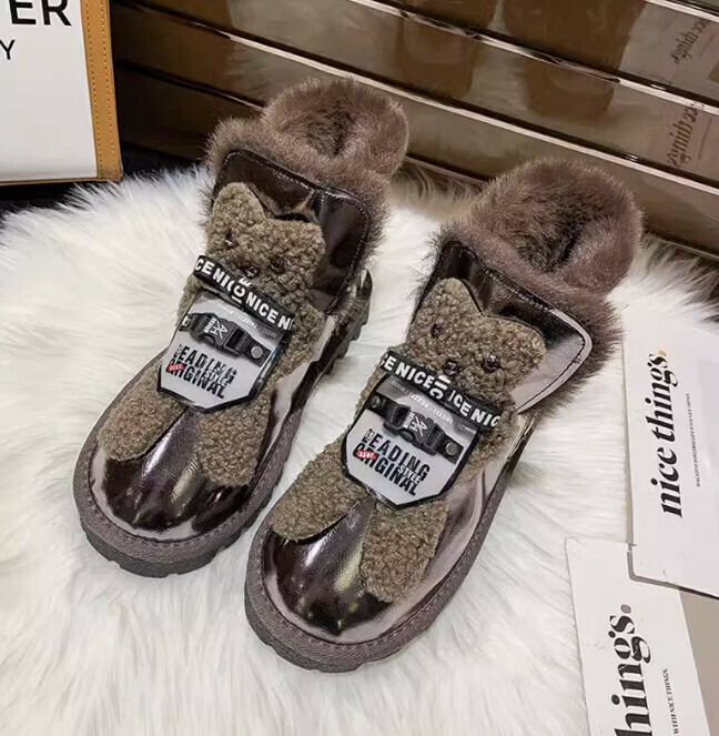 Snow boots