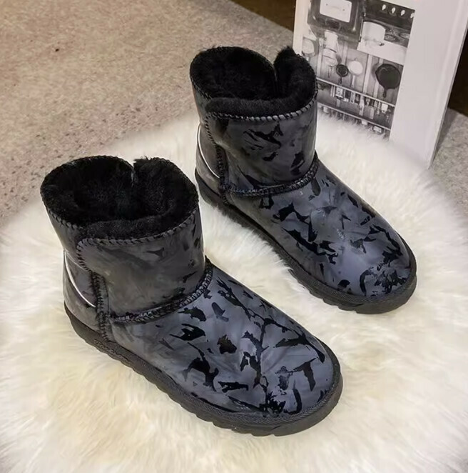Snow boots