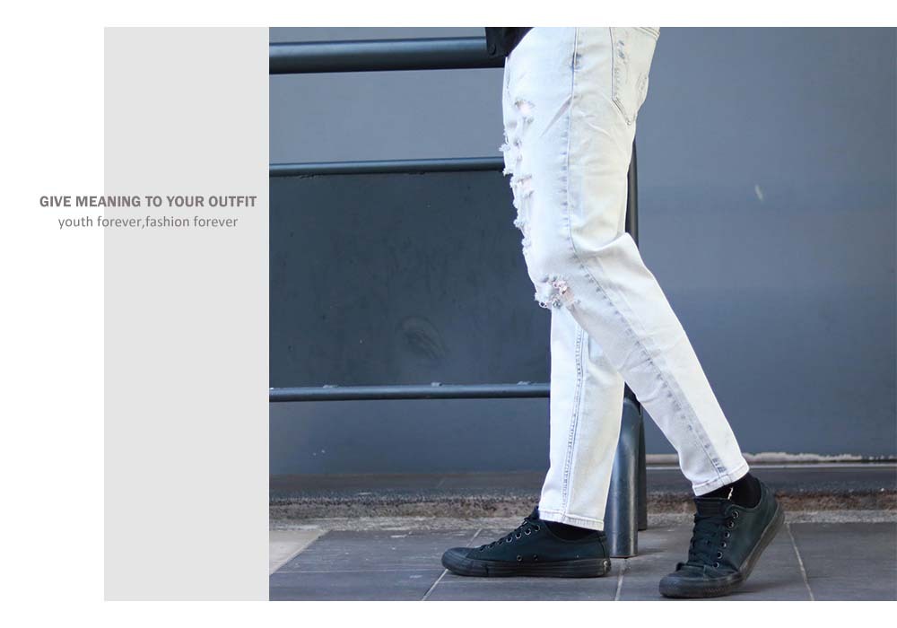 RETOP 牛仔系列 淺刷破壞刺繡窄管牛仔褲 淺藍