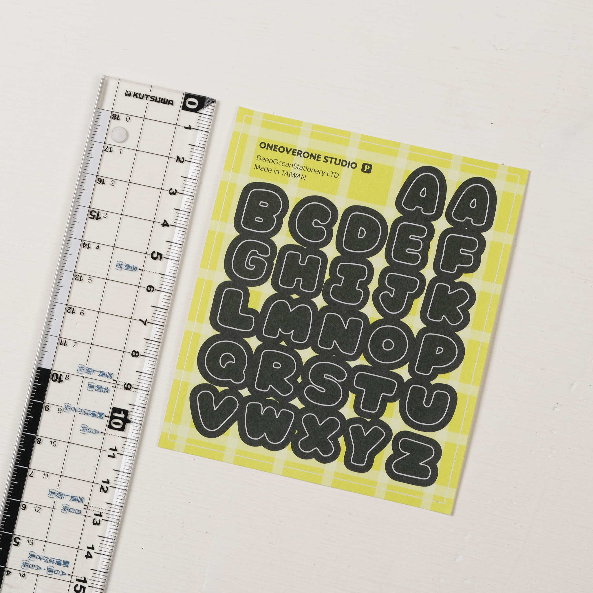 胖胖的英文字母貼紙 ｜一分之一工作室 PVER 臺灣
