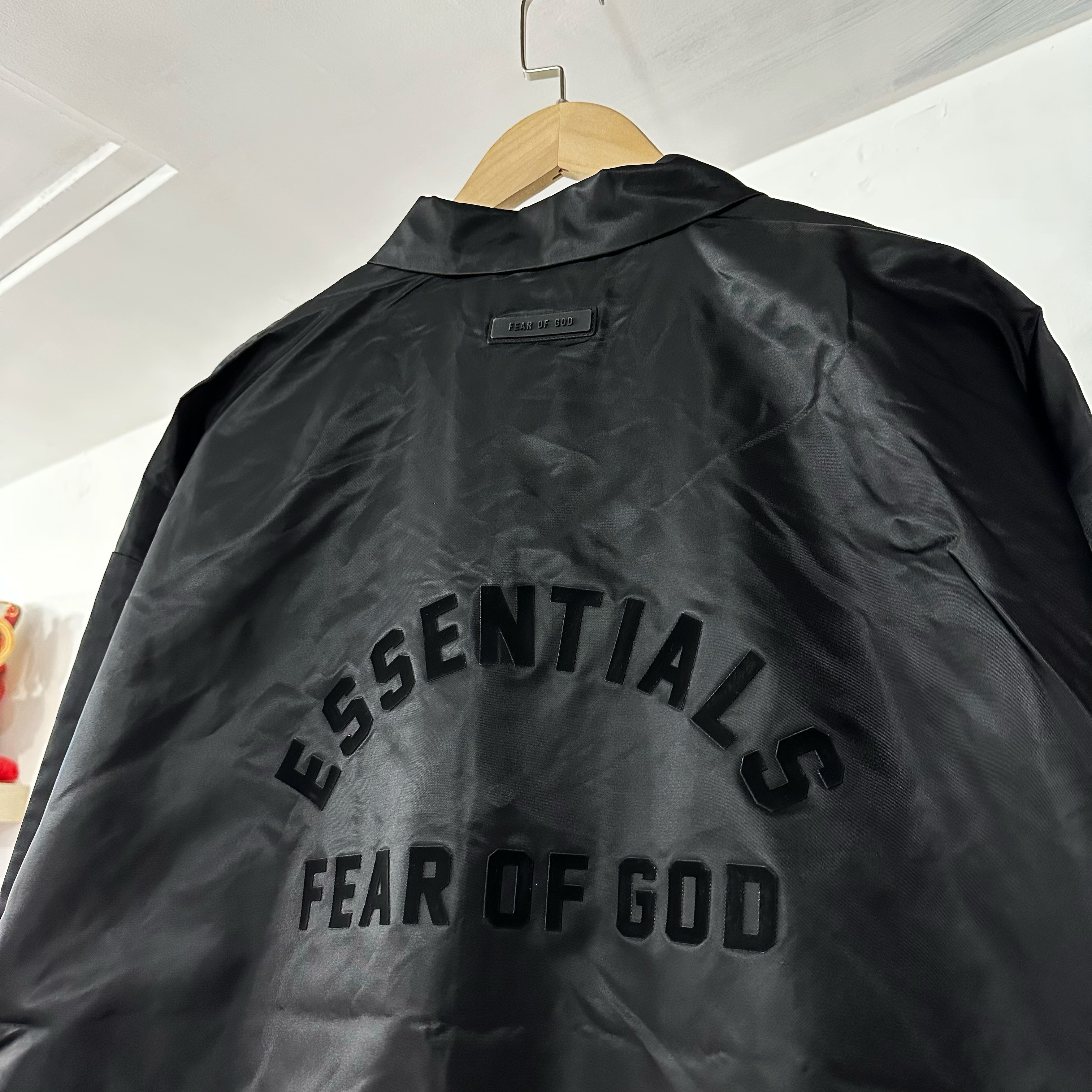 Fear Of God Essentials SS23 Coach Jacket 全黑款
