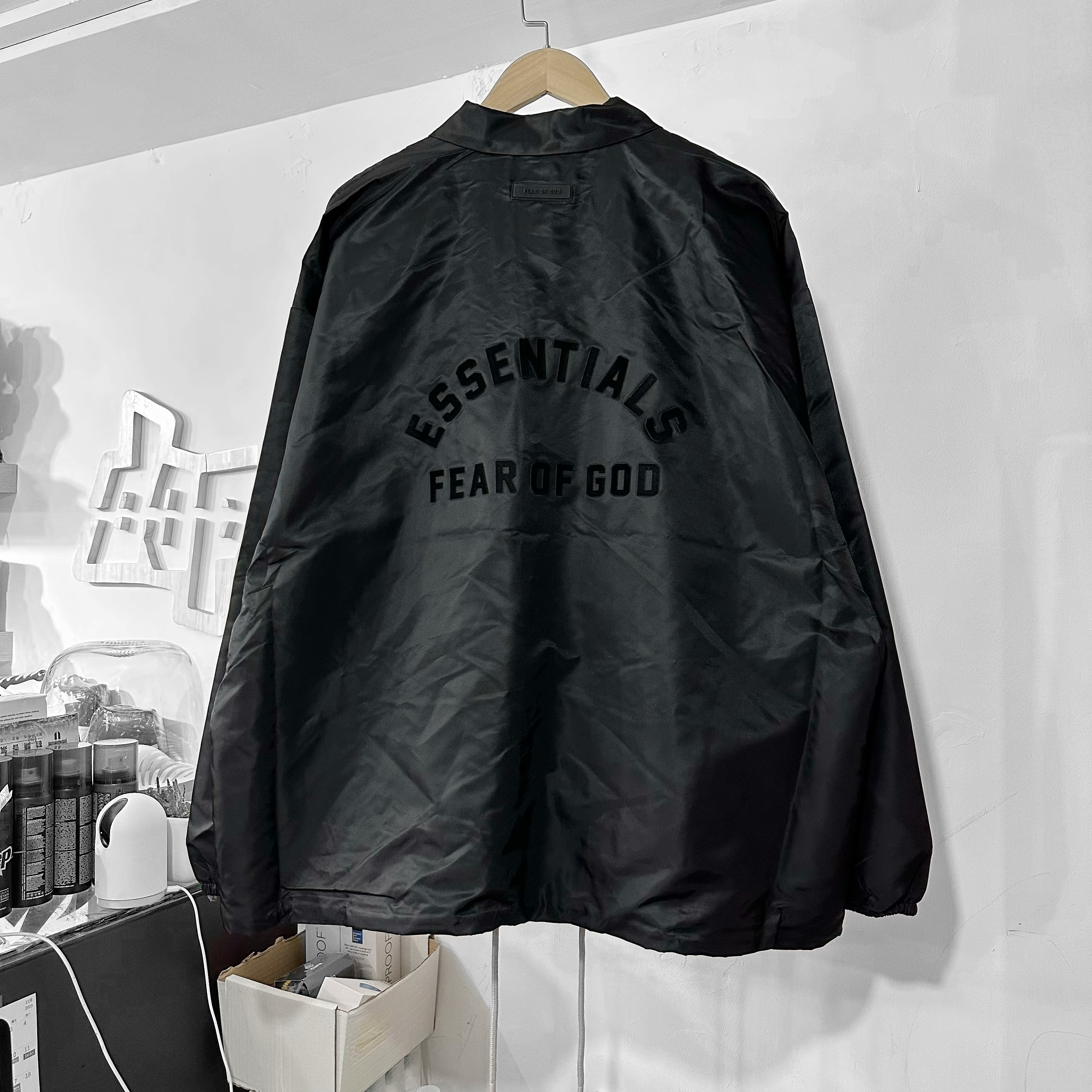 Fear Of God Essentials SS23 Coach Jacket 全黑款