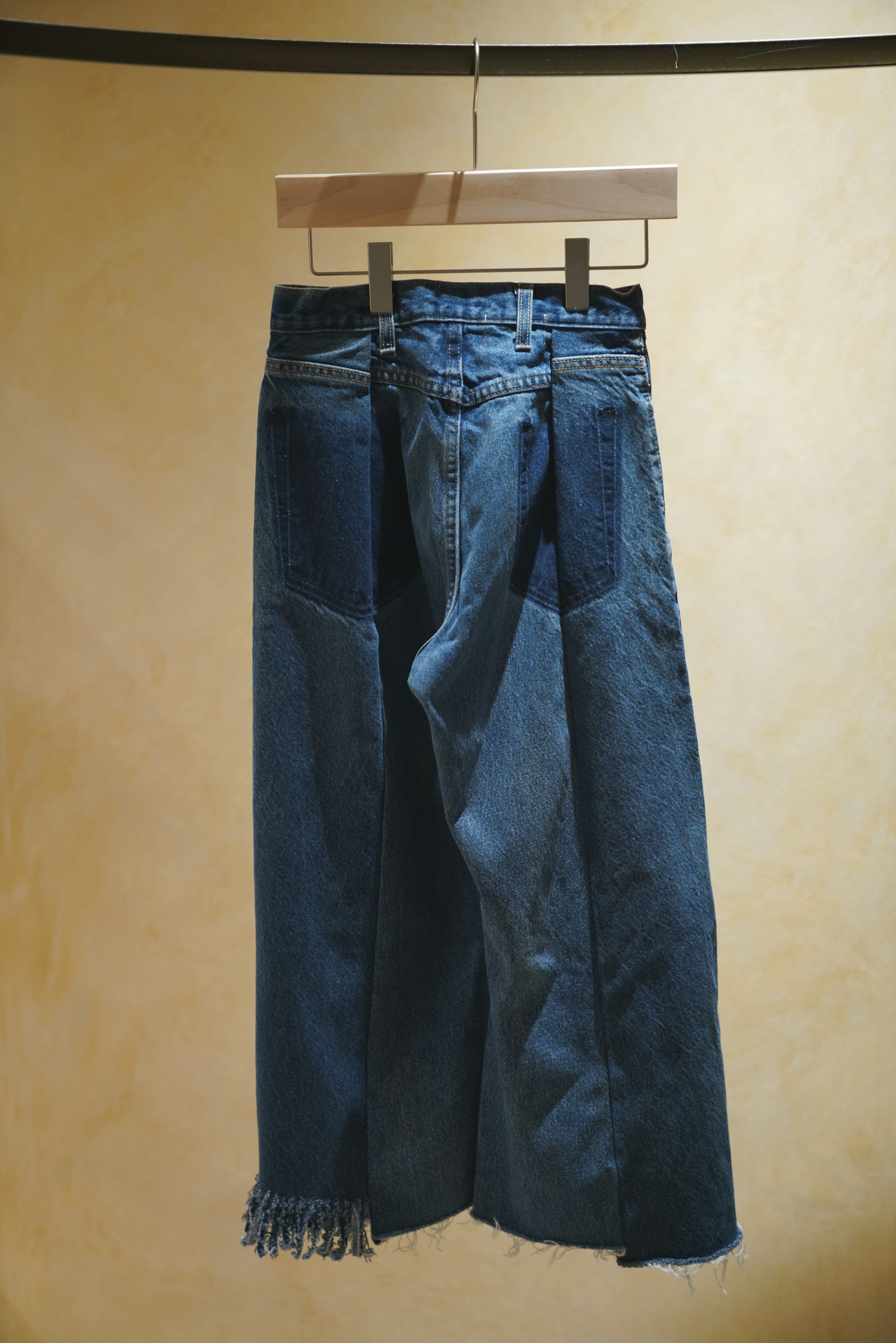 77 CIRCA CIRCA MAKE VERTICALLY CUT BACK FRINGE WIDE DENIM PANTS (2色)