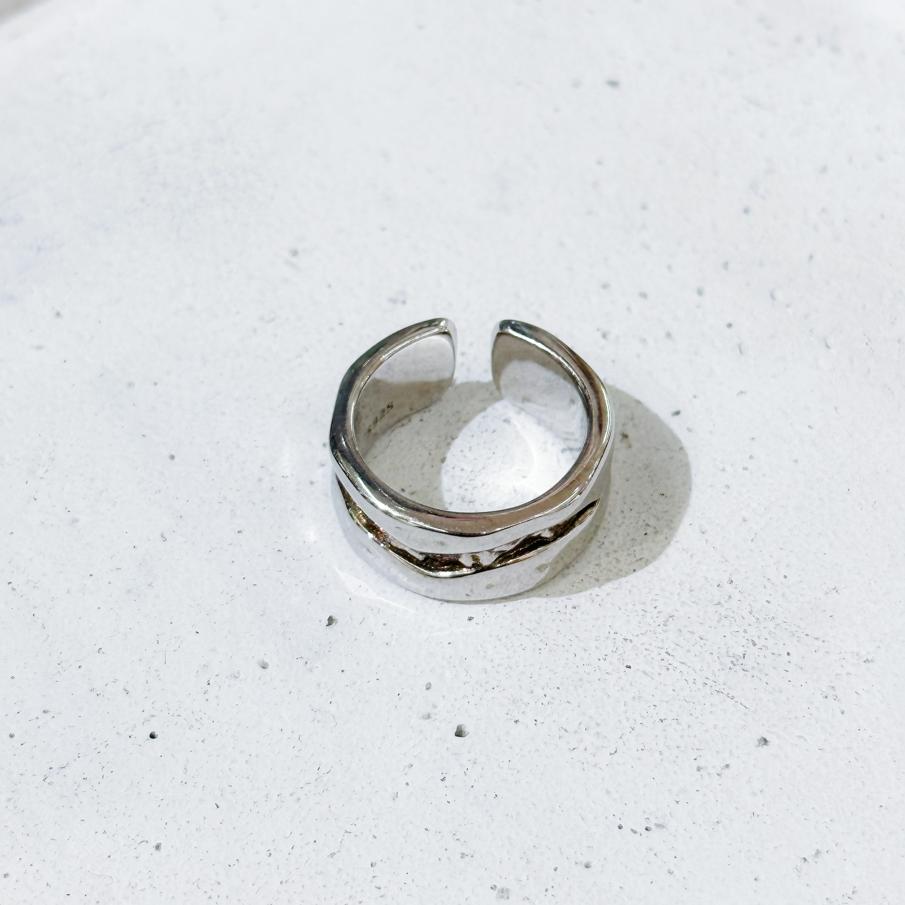 925純銀流水坑紋粗戒指