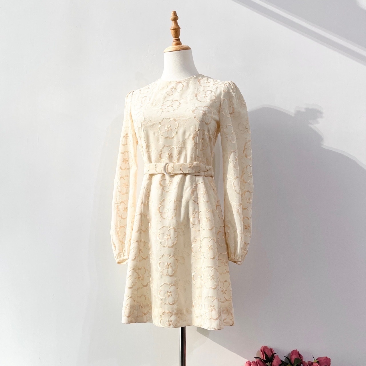 刺繡米色大花連身裙