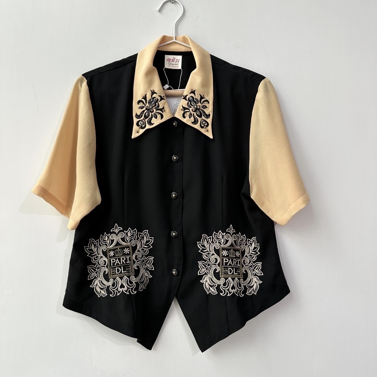 黑杏色刺繡短袖上衣