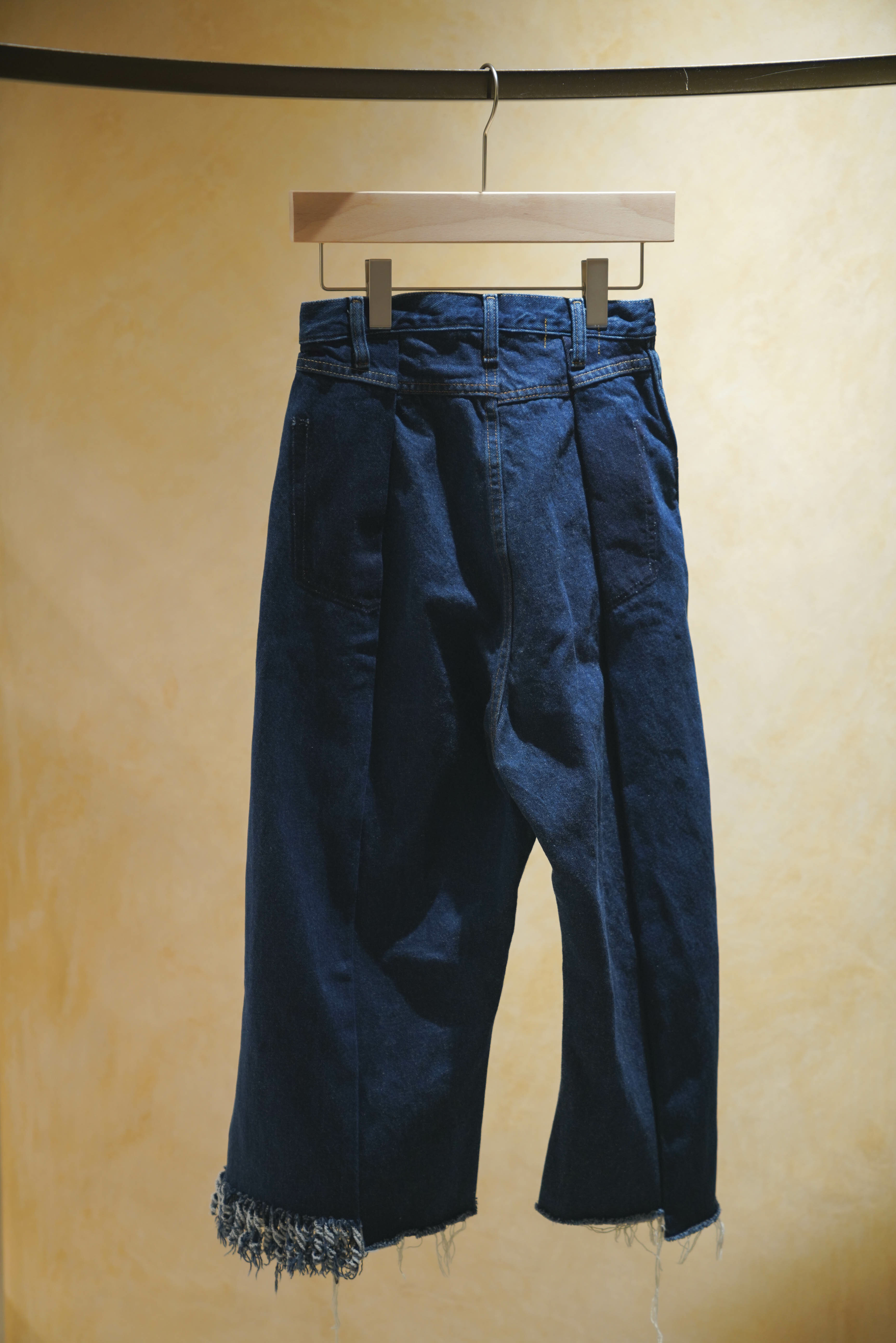77CIRCA VERTICALLY CUT BACK FRINGE WIDE DENIM PANTS