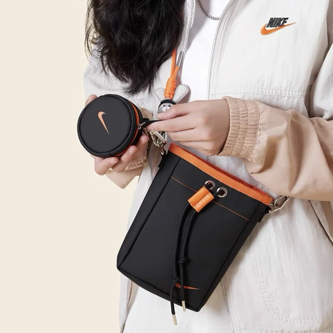 Nike 兔兔隨身小包組 黑橘色