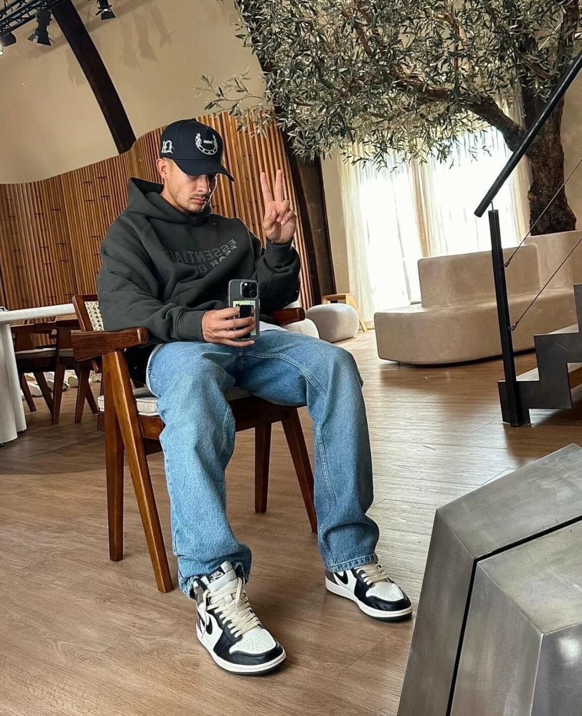 FOG ESSENTIALS 正面字體膠印Logo 木炭黑 帽T