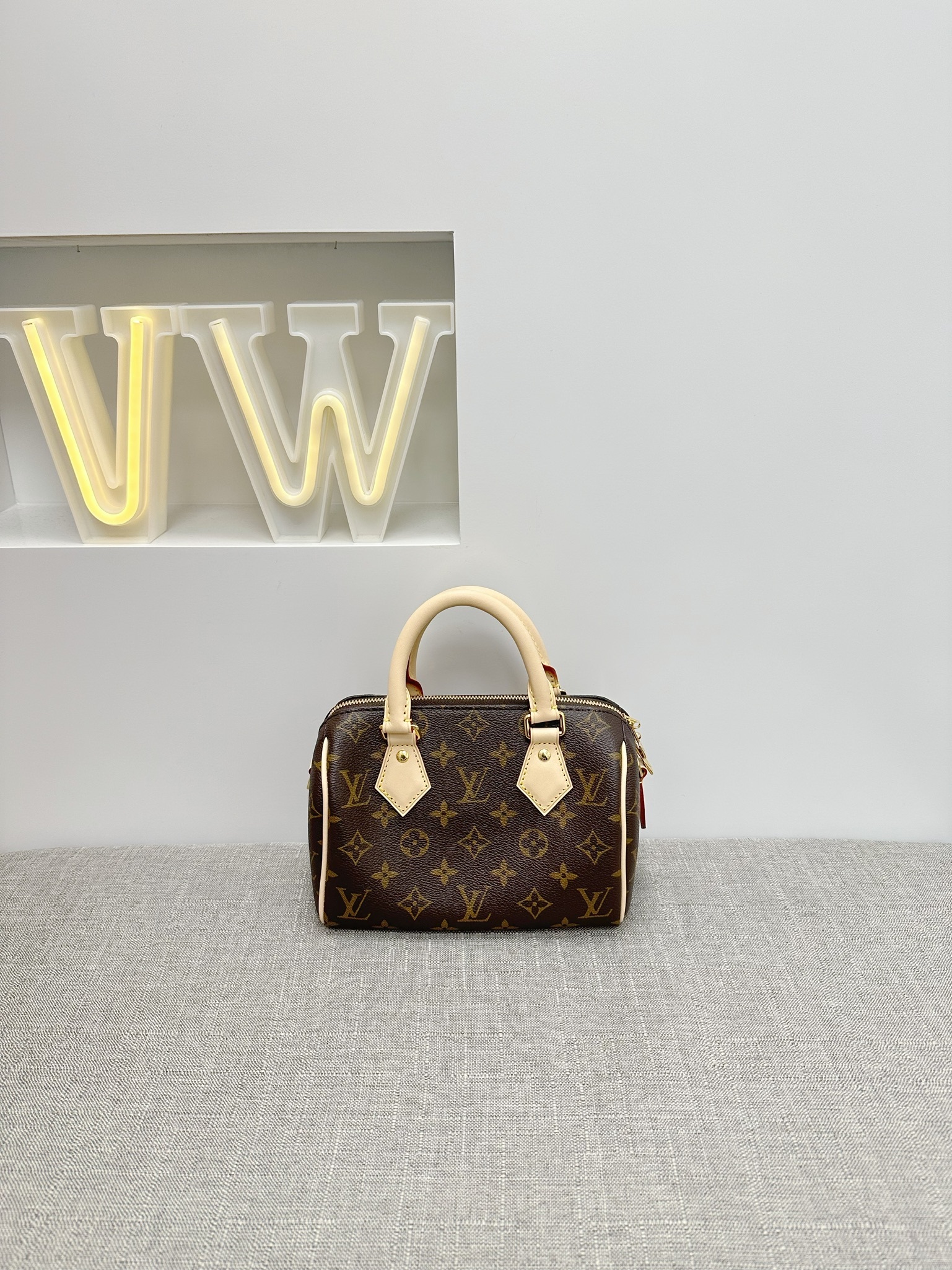 LV Speedy Bandiuliere 20