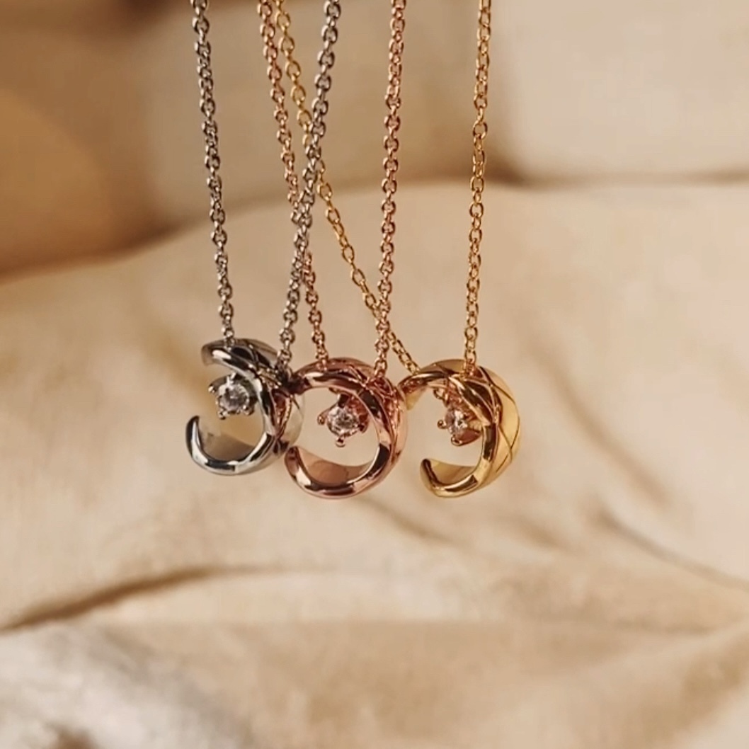 coco crush”18k菱格水冰月高奢定製項鍊