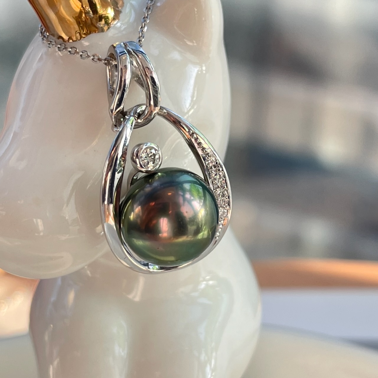 18K金大溪地黑珍珠鑽石套鍊 (10mm)