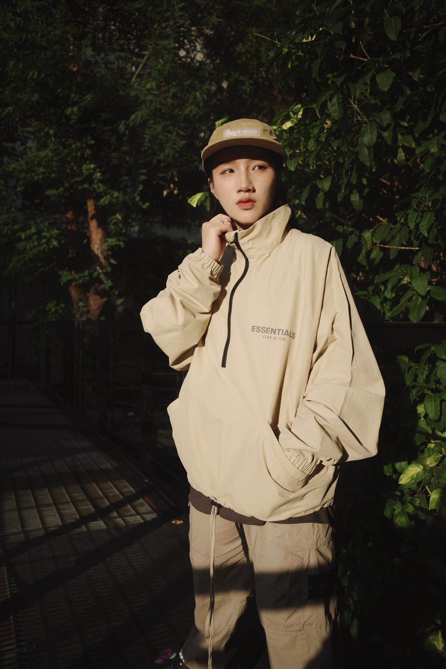 ESSENTIALS 薄款衝鋒衣 奶綠/淺卡其/黑色