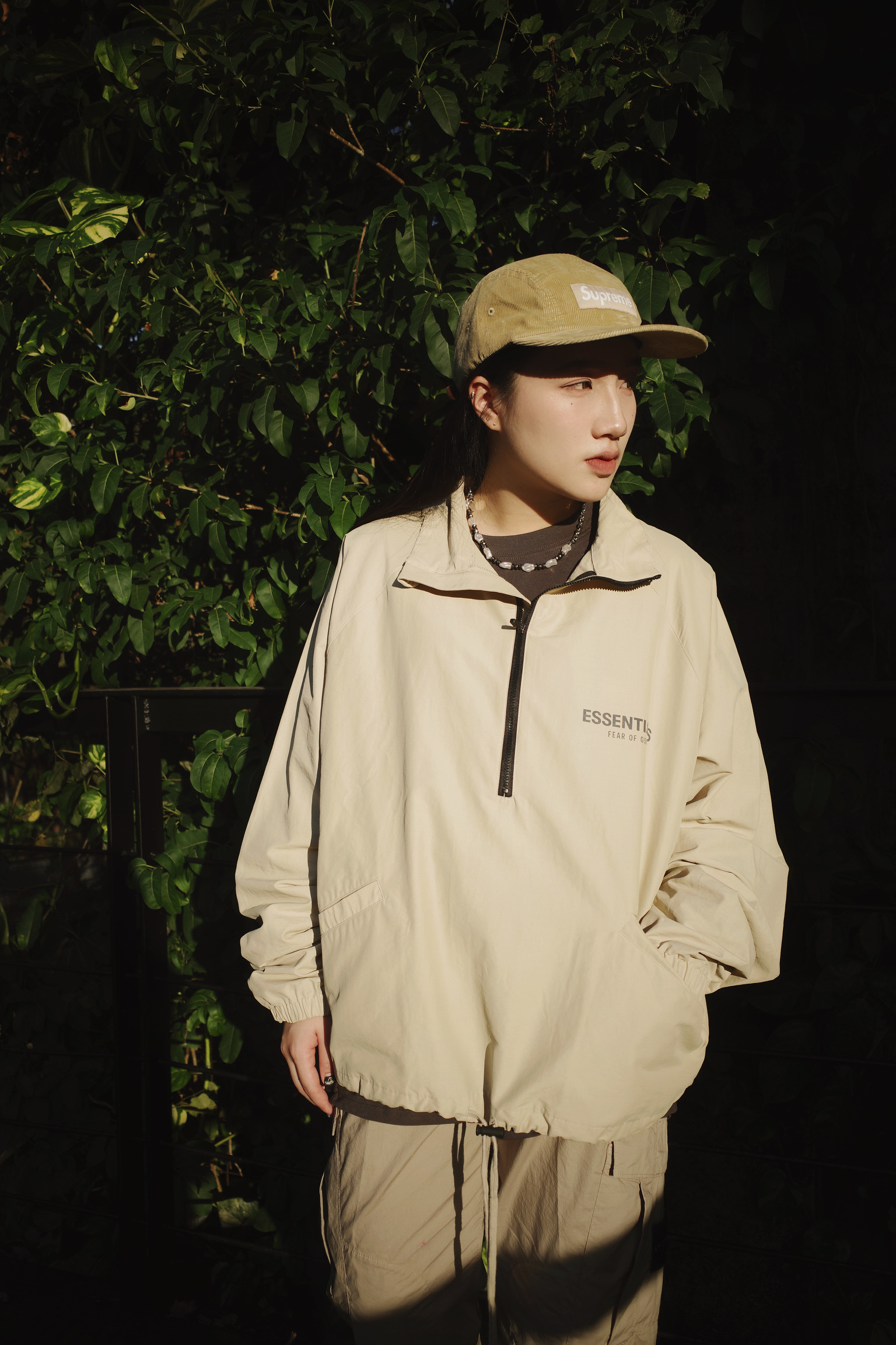 ESSENTIALS 薄款衝鋒衣 奶綠/淺卡其/黑色