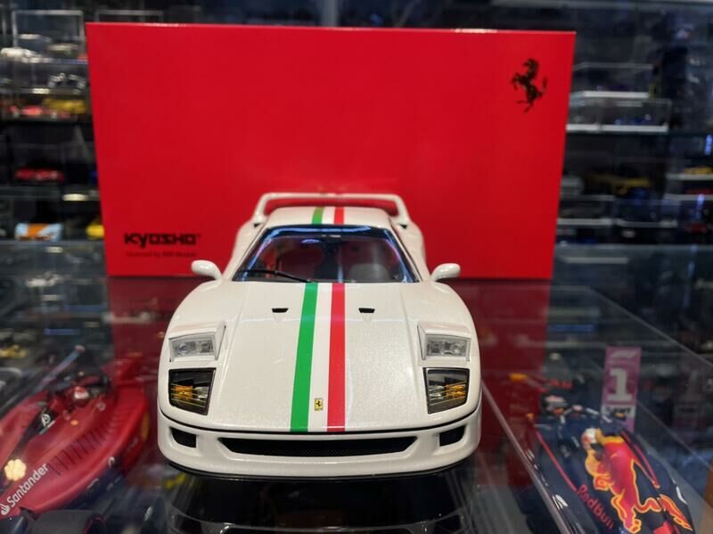 Kyosho 08416PWT-G Ferrari F40 Pearl White Italy 1/18