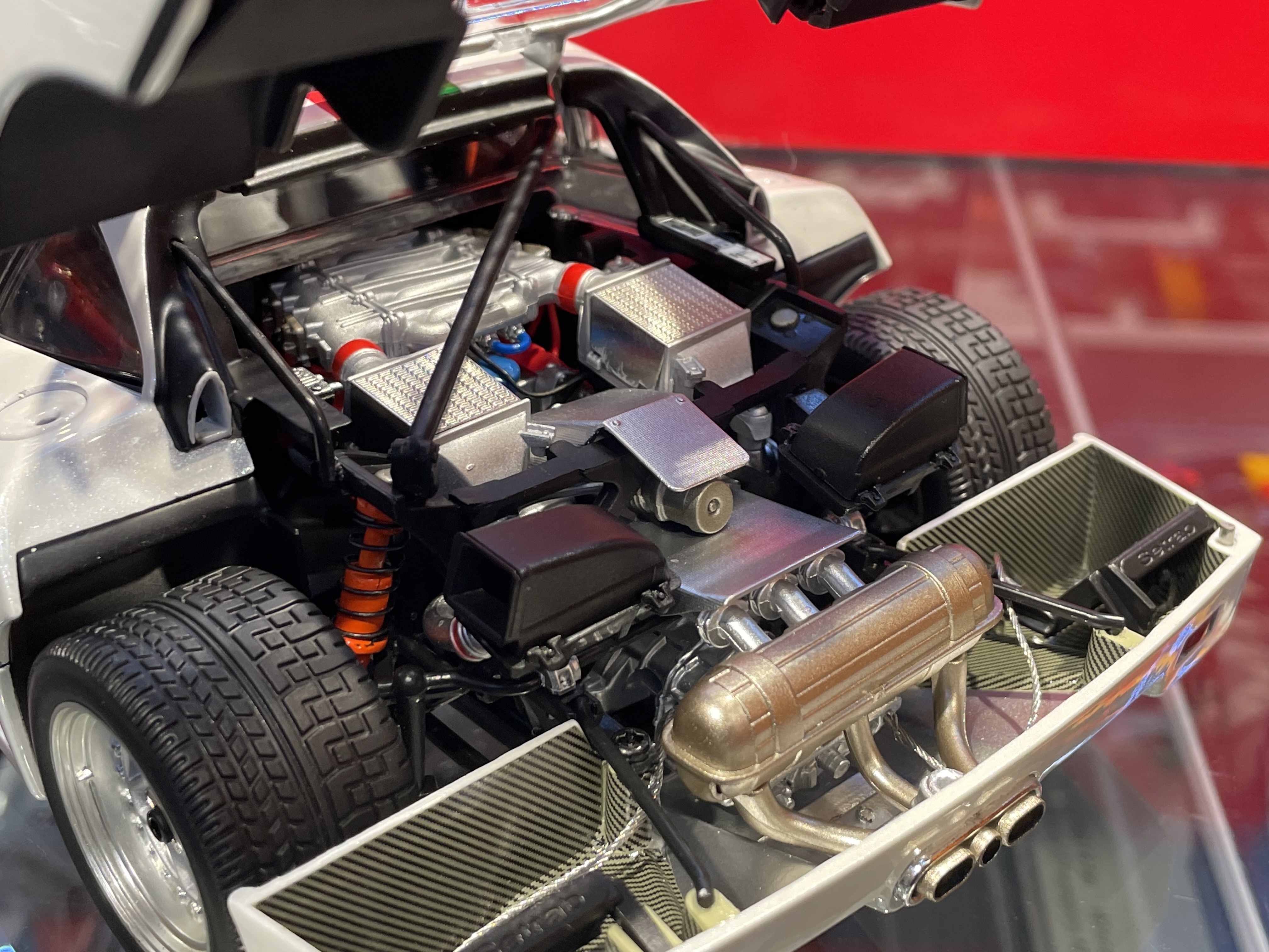 Kyosho 08416PWT-G Ferrari F40 Pearl White Italy 1/18
