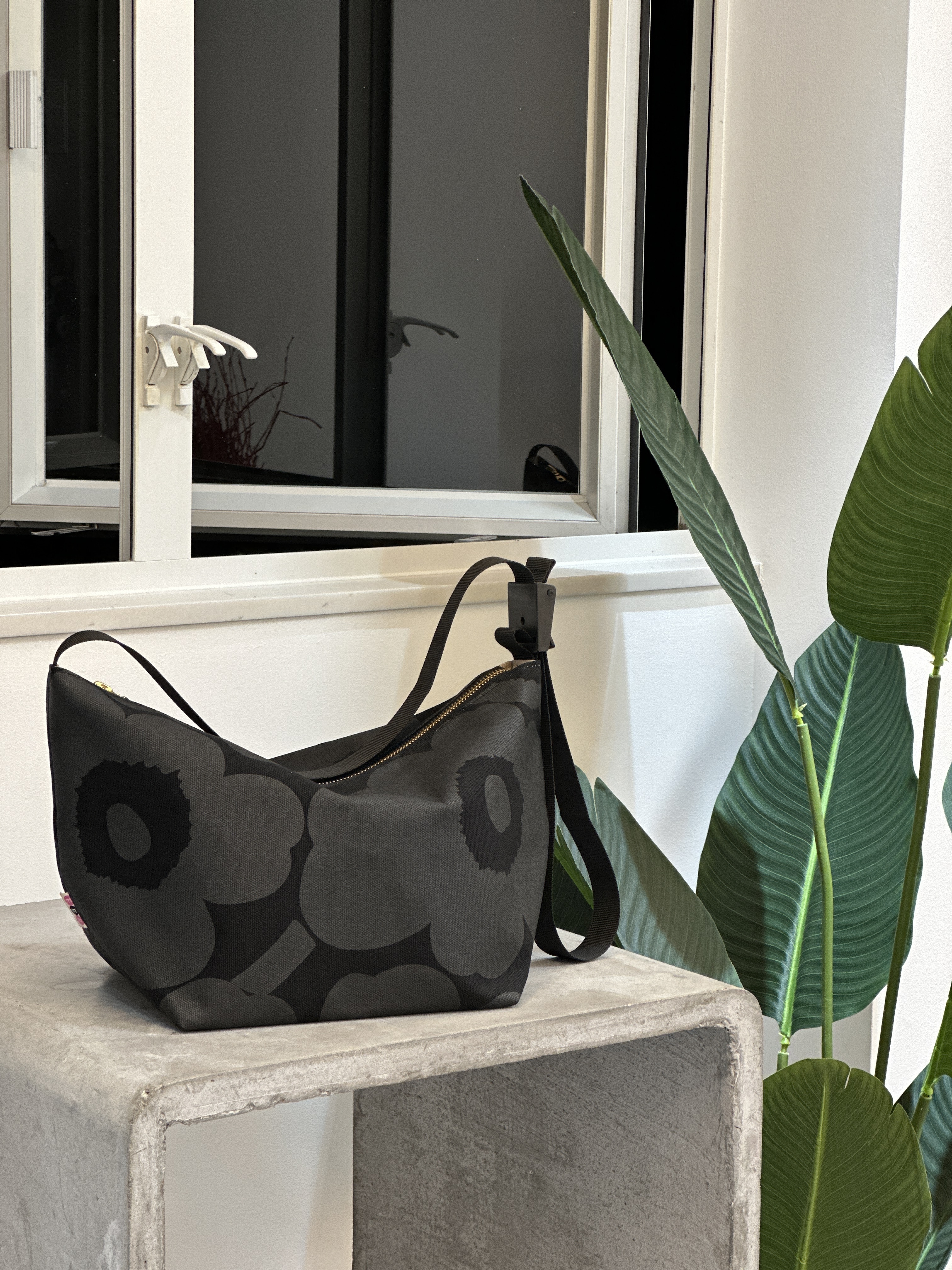 Em’s essential shoulder bag | marimekko rare fabric | Black x Black