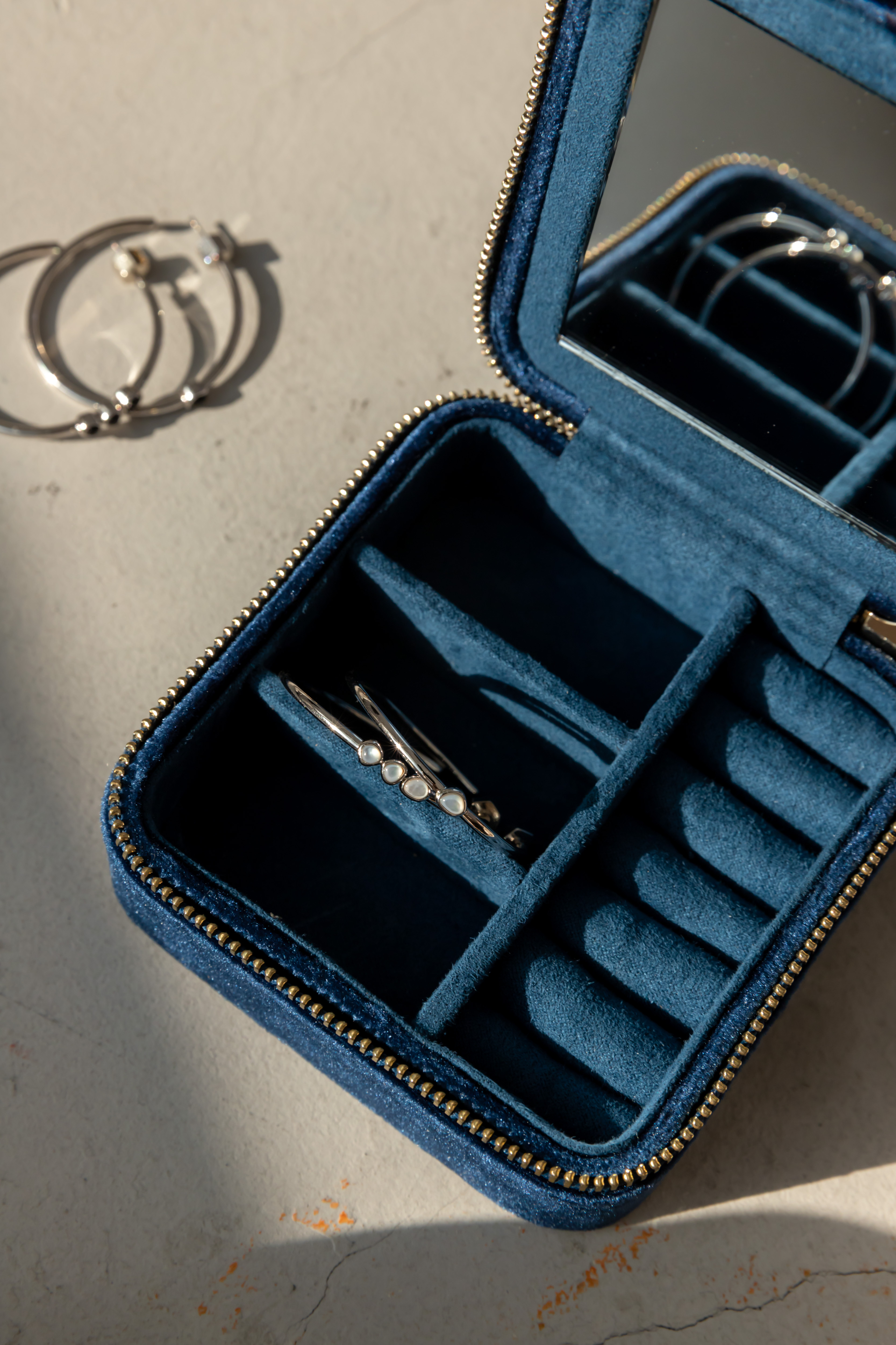 白貝細緻圓圈耳環（銀色）