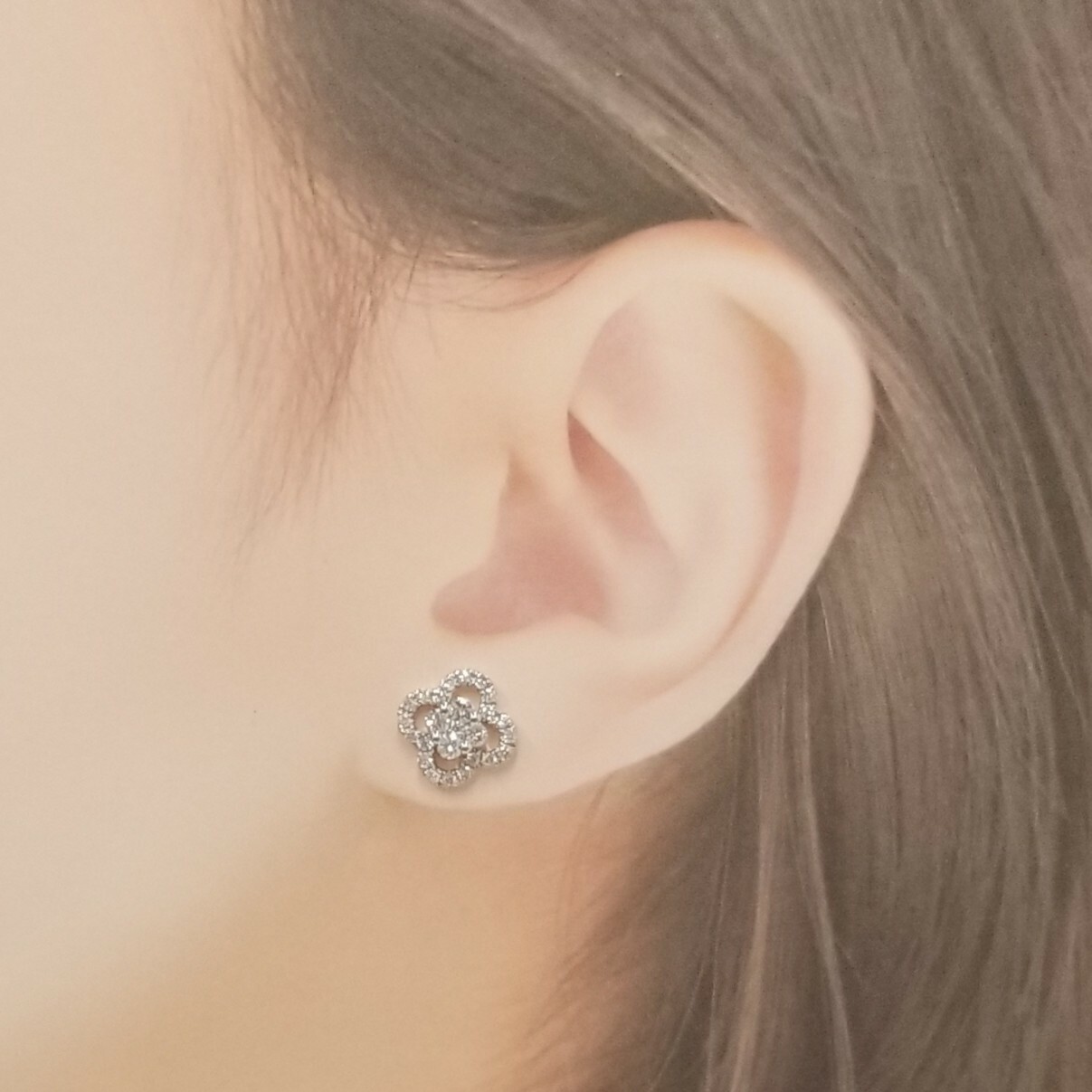 18K White Gold 0.73ct Diamond Earrings