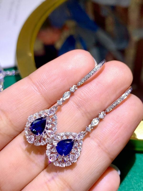 18k 金天然斯里蘭卡皇家藍藍寶石三件套裝