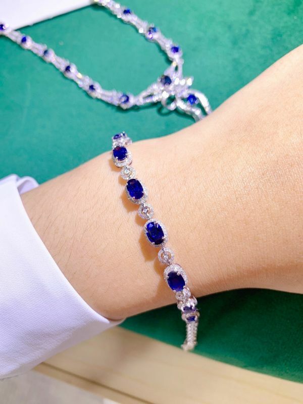 18k 金天然斯里蘭卡皇家藍藍寶石三件套裝