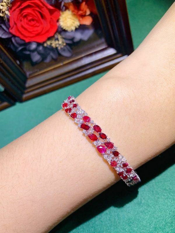 18k 金鑲嵌天然鴿血紅紅寶石手鏈