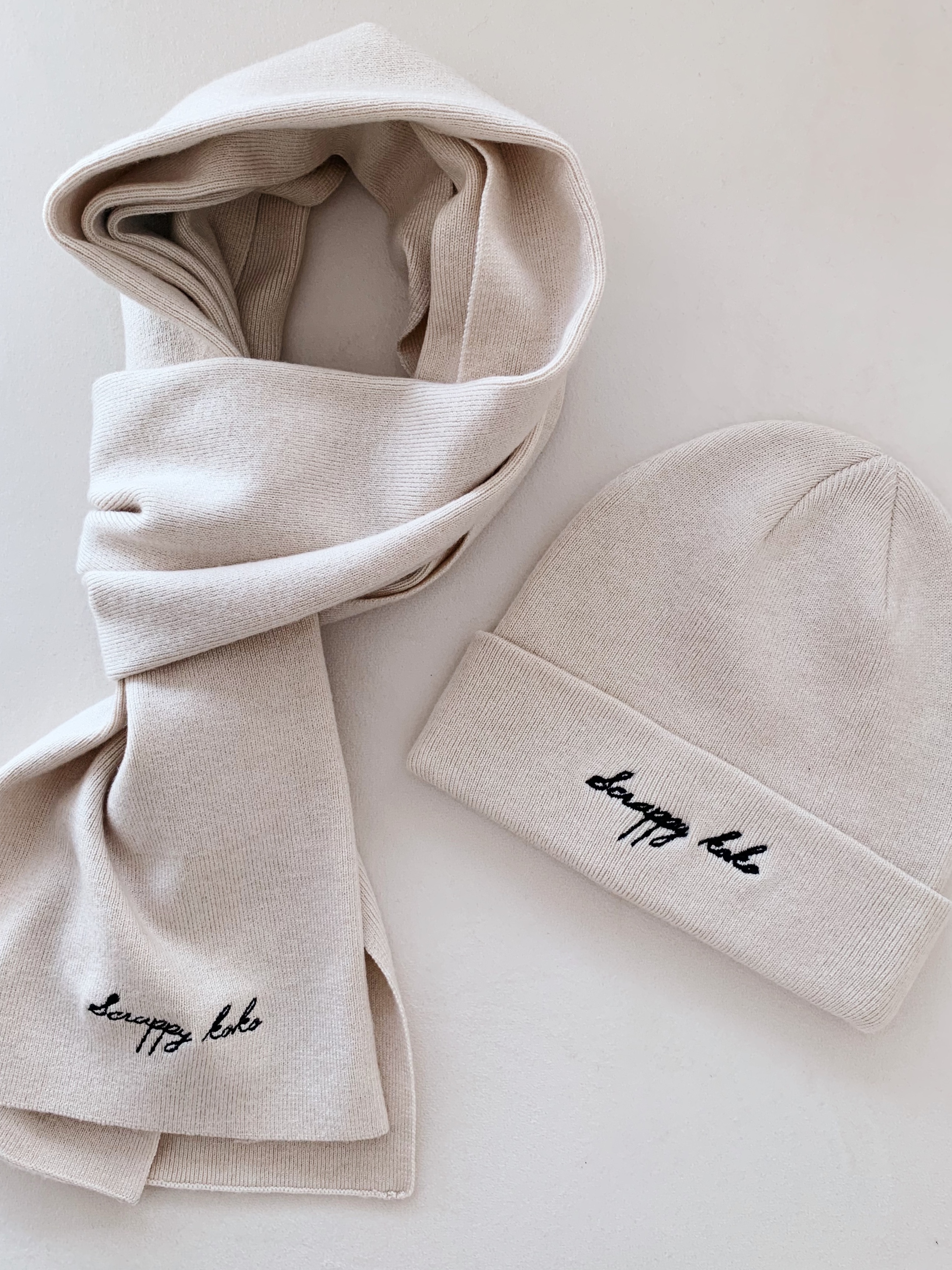 Scrappy 品牌兔絨質感毛帽+圍巾套組