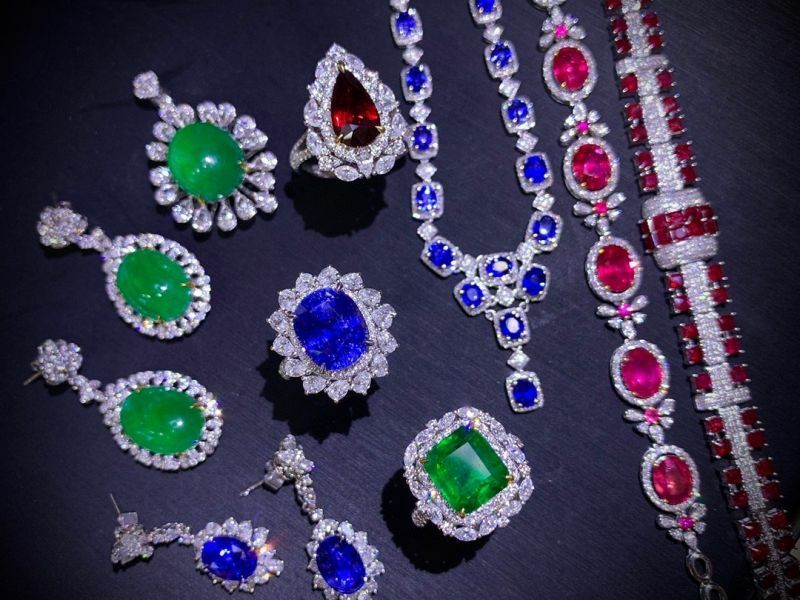 18k 金鑲嵌天然紅寶石/藍寶石/祖母綠(戒指/耳釘/項鍊/手鏈)